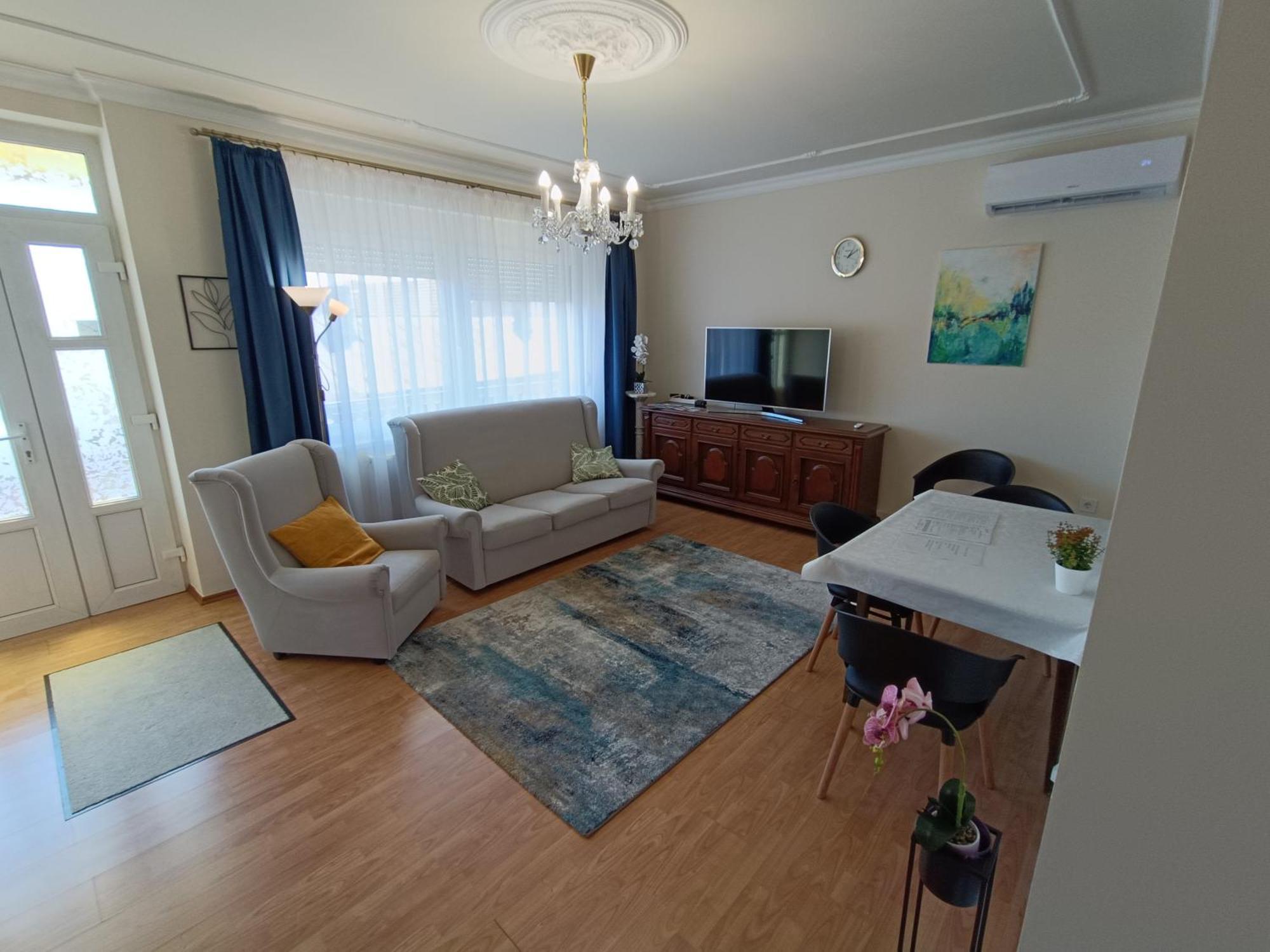 Varnegyed Apartman Apartment Dunafoldvar ภายนอก รูปภาพ