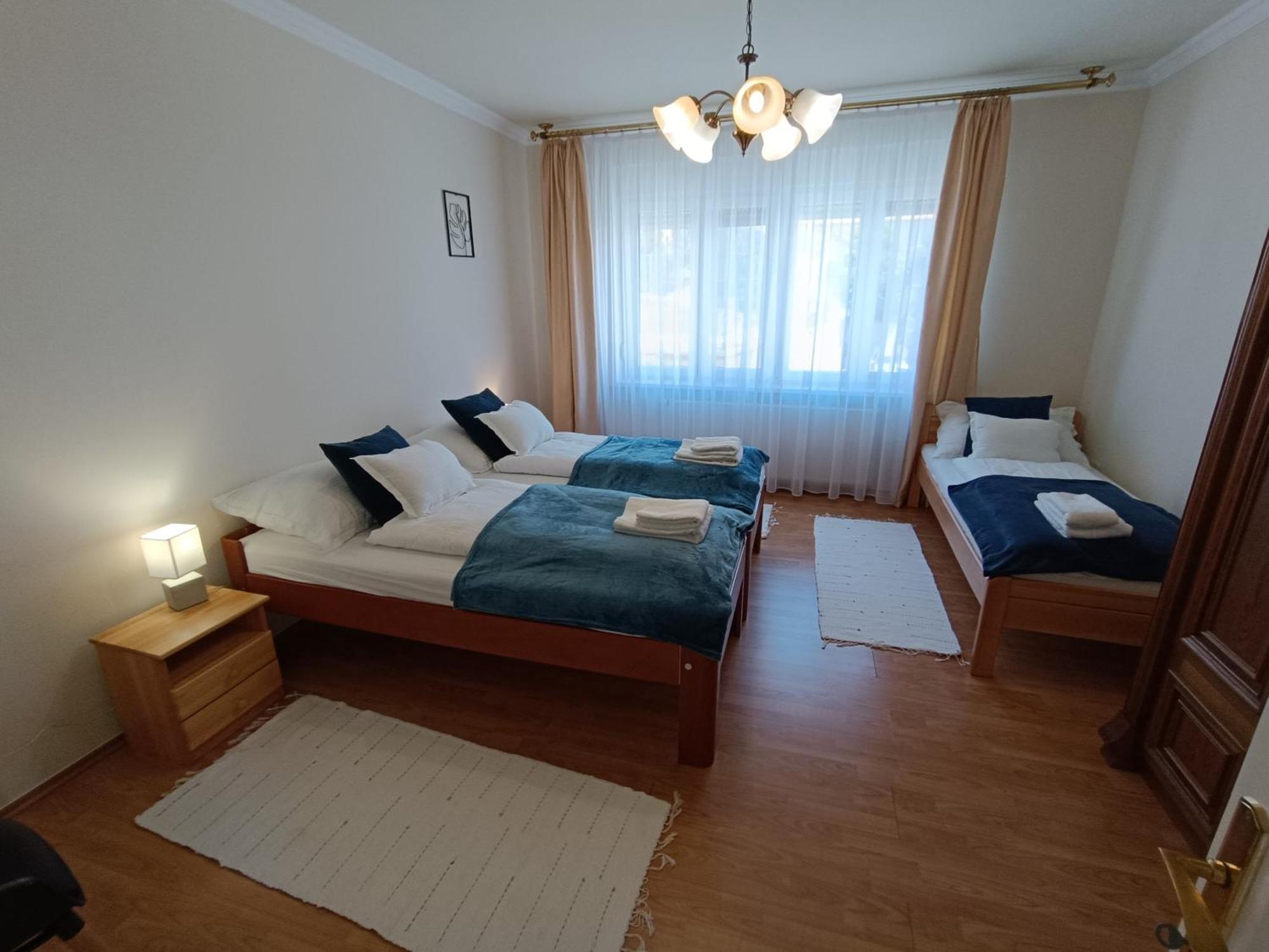 Varnegyed Apartman Apartment Dunafoldvar ภายนอก รูปภาพ