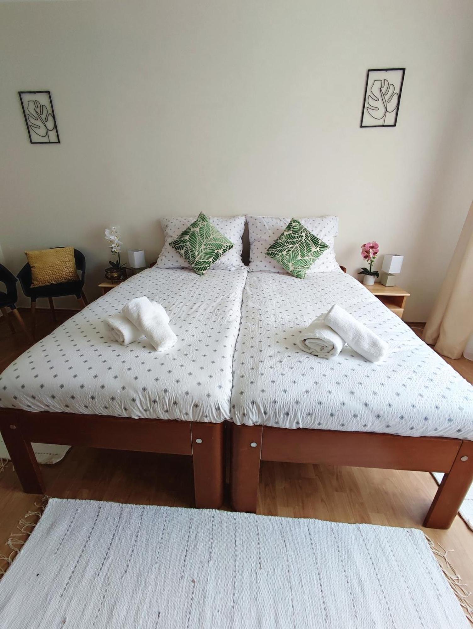 Varnegyed Apartman Apartment Dunafoldvar ภายนอก รูปภาพ